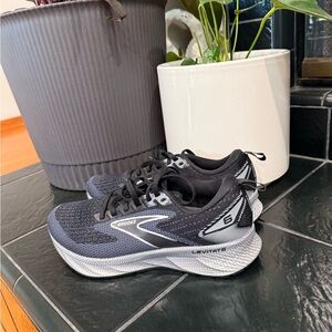 Brooks Men's Black and White Athletic Shoes